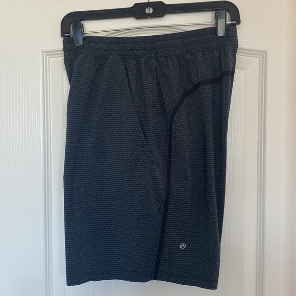 Lululemon Pace Breaker Short *Linerless 9"
Razor Twill Fog Horn Darkside - Picture 8 of 9